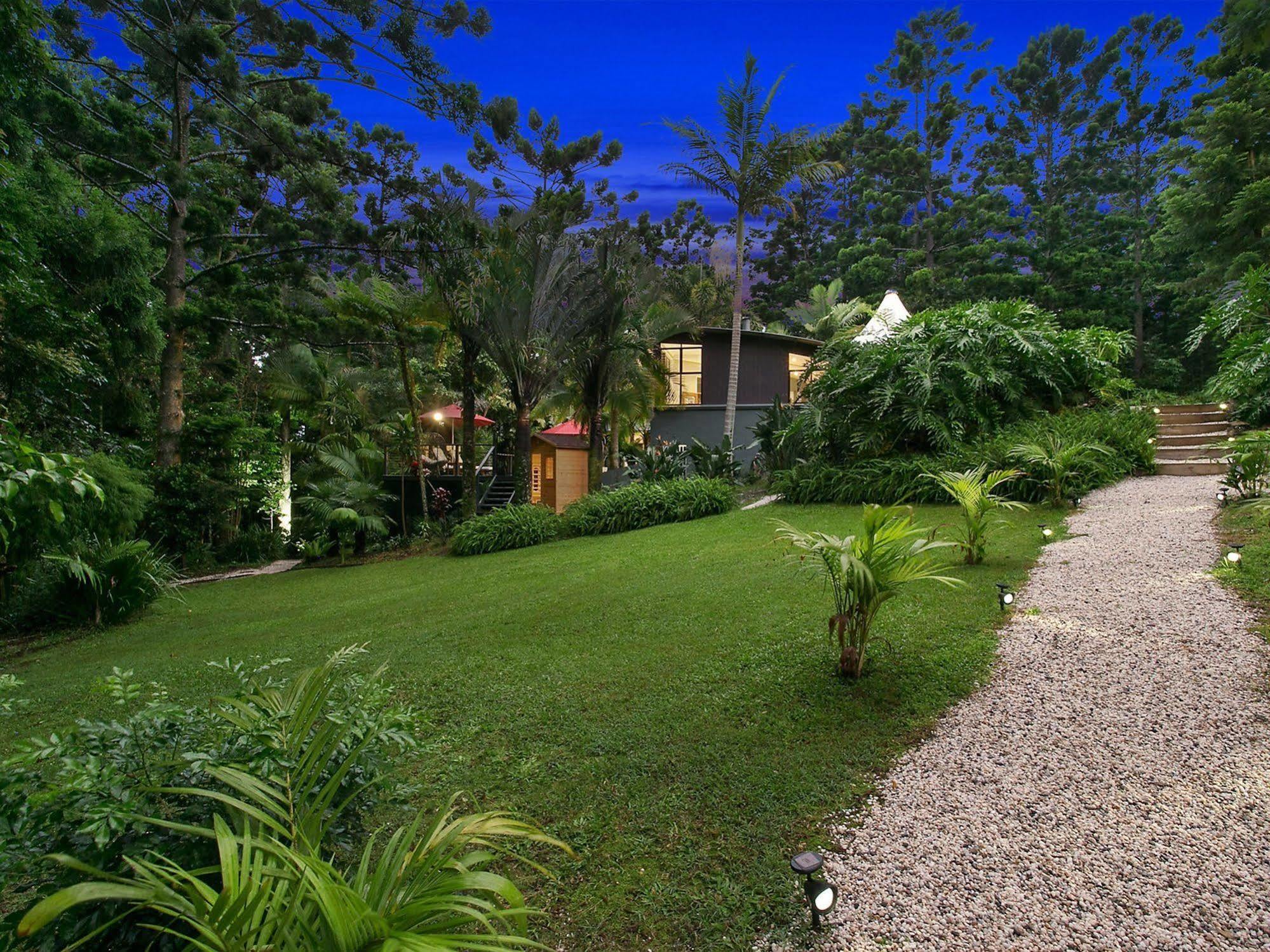 Azabu Retreat & Spa Hotel Byron Bay Exterior photo